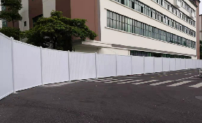 旭東施工圍擋廠家-PVC圍擋在安過程中有哪些特點(diǎn)？