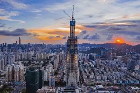旭東圍擋廠家祝賀，深圳又一高樓388米 順利封頂 ！